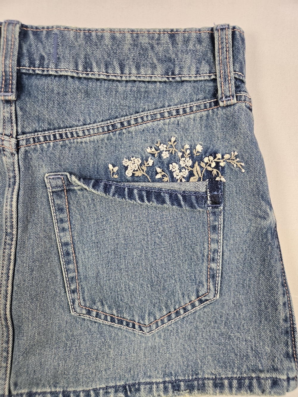 NWT Hollister Low Rise Floral Embroidered Denim Skirt Mini Skort W24 - Picture 2 of 10